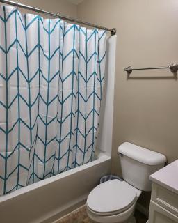 3 bedrooms 2 bathrooms, free Driveway parking, 2 min to Ohio state Univrrsity, AC, free wi-fi, washer and dryer, ExpoCenter, Bus stop, University shuttle, Riverside Methodist Hospital - Columbus - 4