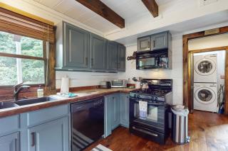 Crestwood Retreat - Arden - 2