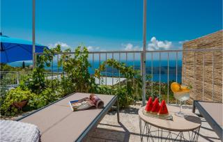 Amazing Apartment In Dubravica - 3
