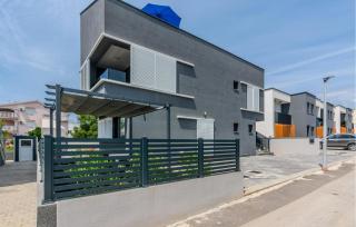 Cozy Apartment In Vir With Wifi - 0