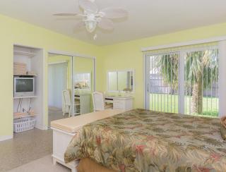 North Beach Beauty - Lovely home across the street from the beach. 1814B - 1