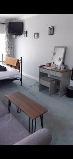 Eden House Retreat - Whitland - 7