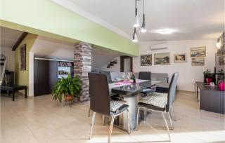 Beautiful Apartment In Rijeka - Rijeka - 4