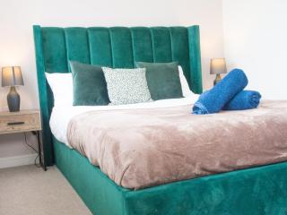 Emerald House -3 Bed - Free Parking - 1