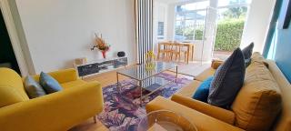 Stylish 2-Bed Flat with Exclusive Patio - Easy Access to Cape Town Highlights - Cidade Do Cabo - 2