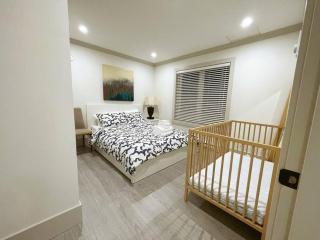 Entire Brand new 3 bedroom 2 bathroom Guesthouse - Vancouver - 1