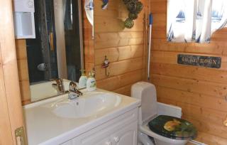 Two-Bedroom Holiday Home In Sorvagen - 2