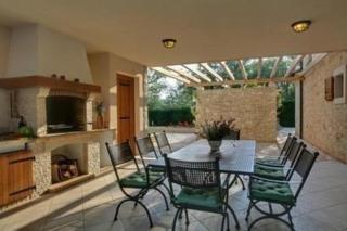 Ferienhaus in Karigador mit Terrasse, Whirlpool und Garten - Karigador - 5