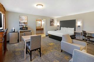 Best Western Plus Weston Inn - Logan - 7