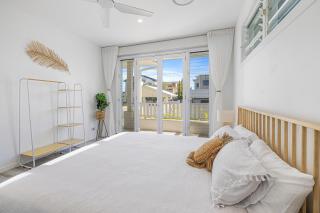 Burleigh Waters Beach Home - Gold Coast - 3