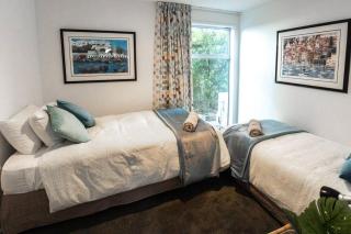 Beachfront Kāpiti Sands, sleeps up to 24 - Paraparaumu - 2