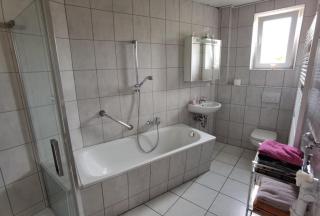 Gemütliche Ferienwohnung in Herrensohr mit Garten, Grill und Terrasse - Neuweiler - 4