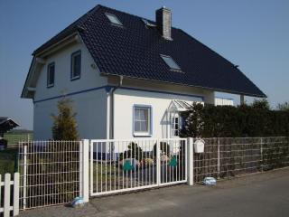 Komfortable Ferienwohnung mit sonniger Terrasse und Blick auf den Leuchtturm - Dranske - 7
