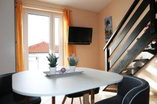 Villa Marica mit 10 einzelnen Studios direkt am Strand von Crikvenica - Crikvenica - 8