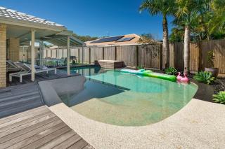 Wurtulla Beachside Family Haven, Steps to the Sea & Pool - 3