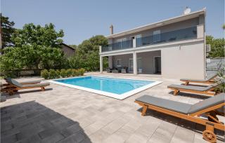 Awesome Home In Zadvarje - Zadvarje - 3