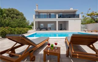 Awesome Home In Zadvarje - Zadvarje - 1