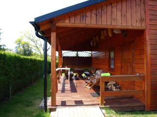 Holzhütte mit überdachter Terrasse und Garten - Kopalino - 7