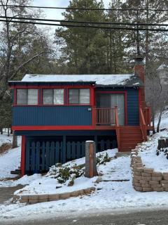 Red Door 2 Bed 2 bath hot tub jacuzzi fireplace - 0