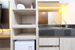 Warm and Minimalist Studio Room Transpark Cibubur Apartment By Travelio - Depok - 5