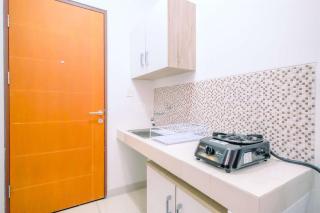 Enjoy Living and Homey Studio Dave Apartment By Travelio - 7