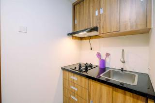 Comfort 1BR without Living Room at Grand Kamala Lagoon Apartment By Travelio - Bekasi - 3