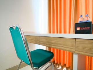 Simply Look Studio at Grand Dhika City Apartment By Travelio - 2