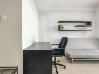 Nice and Comfy 1BR at Dago Suites Apartment By Travelio - Bandung - 8