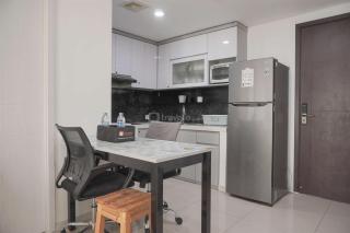 Restful and Modern 3BR at Daan Mogot City Apartment By Travelio - Jakarta - 1