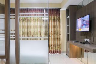 Spacious Combined 2BR Apartment Dago Suites By Travelio - Bandung - 7