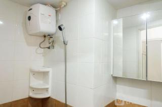 Warm and Cozy 2BR Green Pramuka Apartment near Mall By Travelio - Giacarta - 9