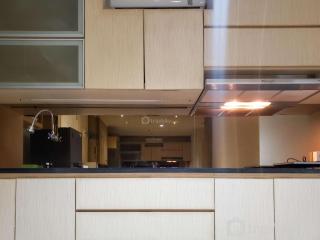 Minimalist and Comfy 1BR at The Boulevard Apartment By Travelio - 8