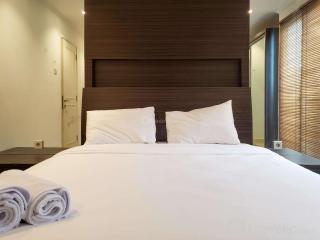 Minimalist and Comfy 1BR at The Boulevard Apartment By Travelio - 9