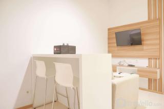 Nice and Comfort 1BR at 25th Floor Samara Suites Apartment By Travelio - 9