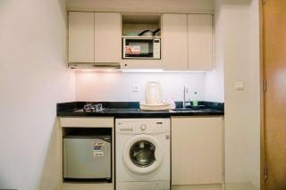 Nice and Comfy 1BR at The Mansion Kemayoran Apartment By Travelio - Giacarta - 3