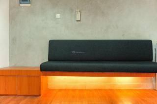 Good Deal and Comfortable 1BR The Boulevard Apartment By Travelio - Jakarta - 1