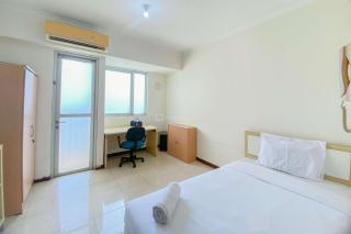 Minimalist and Comfy Studio Room Maple Park Sunter Apartment By Travelio - Jakarta - 0