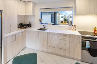 Beachfront 2BR Retreat with Stunning Views - Christchurch - 9
