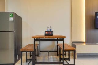 Modern Look and Comfy 2BR Gold Coast Apartment By Travelio - Jakarta - 5