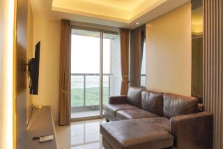 Modern Look and Comfy 2BR Gold Coast Apartment By Travelio - Jakarta - 3