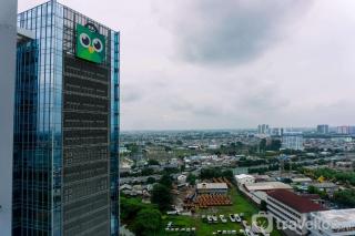 Modern Look 1BR at 22nd Floor Ciputra International Apartment By Travelio - 0