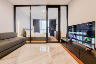 Cozy and Elegant 1BR The Smith Alam Sutera Apartment By Travelio - Tangerang - 7