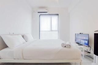 Strategic and Nice Studio at Sky House Alam Sutera Apartment By Travelio - Tangerang - 3
