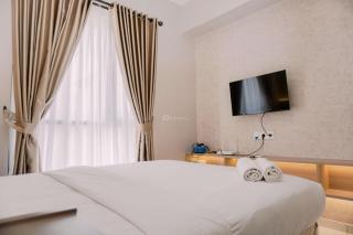 Cozy and Restful Studio Sky House Alam Sutera Apartment By Travelio - Tangerang - 4