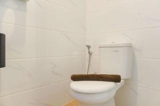 Well Furnished and Homey Studio Sky House Alam Sutera Apartment By Travelio - Tangerang - 7