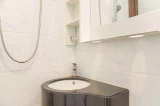 Well Furnished and Homey Studio Sky House Alam Sutera Apartment By Travelio - Tangerang - 6