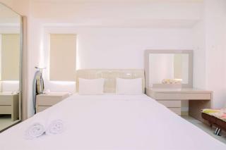 Good Deal and Cozy Studio Green Pramuka City Apartment By Travelio - 8