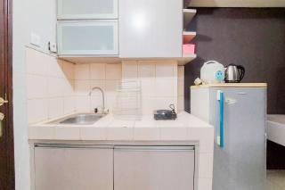 Good Deal and Comfort Stay Studio Serpong Greenview Apartment By Travelio - 7