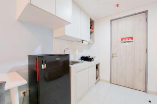 Warm and Comfort Stay 1BR Akasa Pure Living BSD Apartment By Travelio - Tangerang - 3