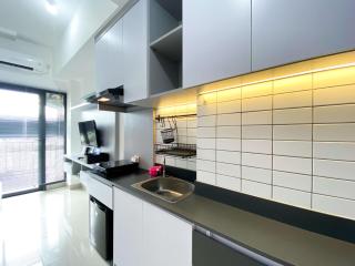 Cozy Stay Studio at Sayana Bekasi Apartment By Travelio - Bekasi - 5
